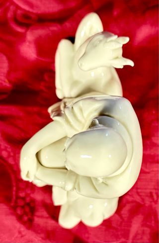 Figura Dehua de un  Lohan Sentado sobre un Ciervo