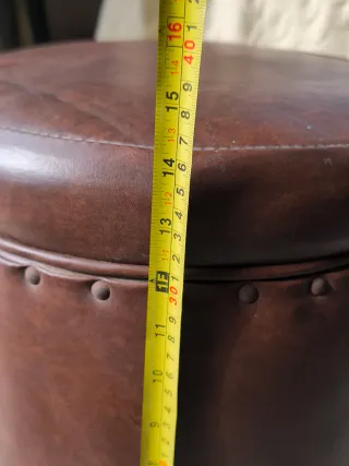 Puf baúl vintage marrón con flecos