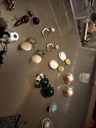 Pendientes de bisutería varios