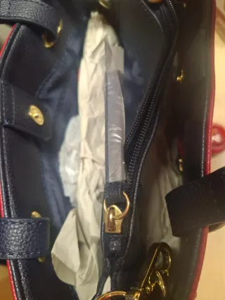 Bolso Tommy Hilfiger azul y rojo