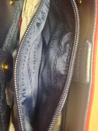 Bolso Tommy Hilfiger azul y rojo