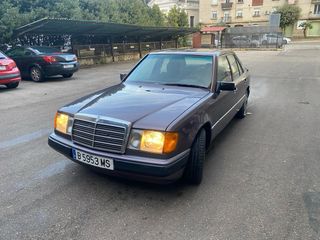 Mercedes Benz 260E