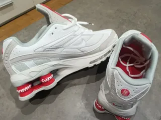 Nike Shox x Supreme Blancas Rojas
