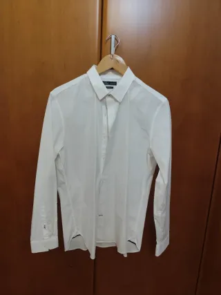Camisa blanca de hombre