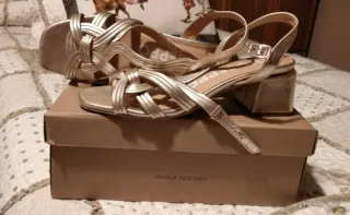 Sandalias doradas Gioseppo mujer