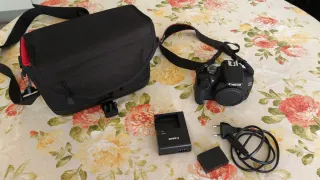 Canon 2000D + Bolsa + Bateria + Carregador