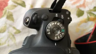 Canon 2000D + Bolsa + Bateria + Carregador