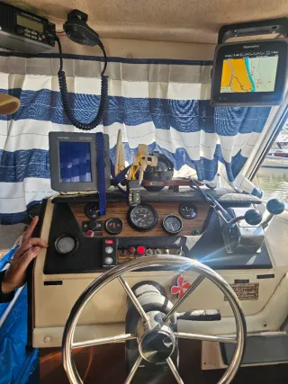 Barco Bayliner fly 7 metros de eslora, Diesel 230c