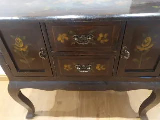 Mueble de entrada pintado a mano