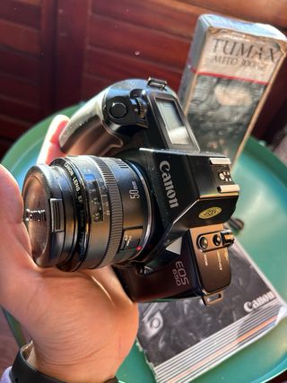 Cámara Canon EOS 650 + Flash Tumax