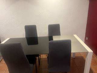 Mesa cristal negro y 4 sillas