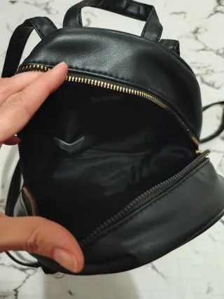 Mochila negra acolchada