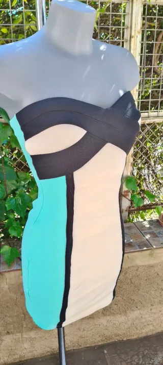 Vestido Suiteblanco ajustado tricolor