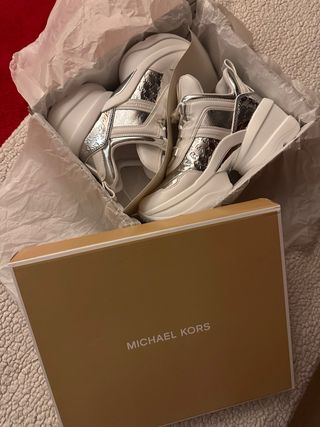 Tenis Michael Kors Plataforma Blanco y Plata