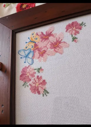 Vassoio legno ricamato fiori farfalle