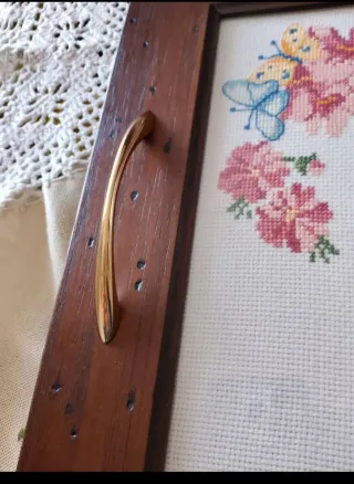 Vassoio legno ricamato fiori farfalle