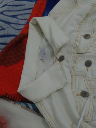 Chaqueta vaquera blanca corta