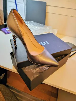 Zapatos Lodi Tacón Bolas Dorado/Plateado