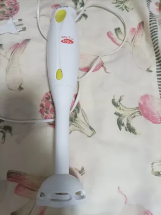 Batidora de mano blanca