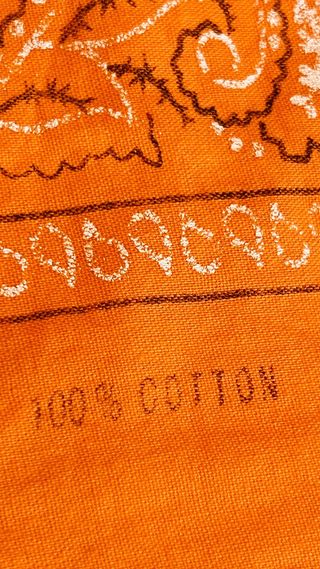 Sciarpa bandana arancione con stampa