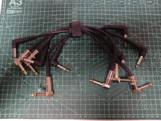 Vari connettori per strumenti musicali