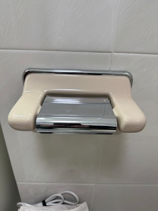 Portarrollos de baño beige y plateado