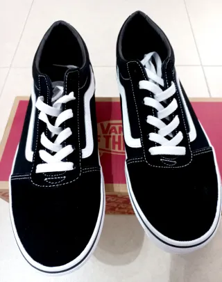 Zapatillas Vans Negras y Blancas