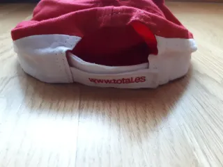 Gorra roja TOTAL