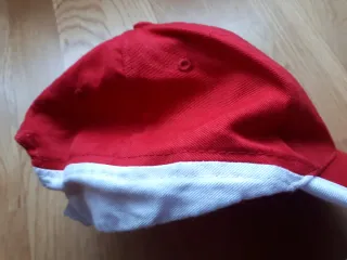Gorra roja TOTAL