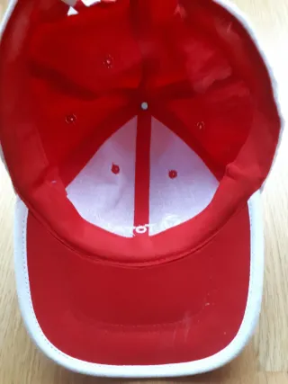 Gorra roja TOTAL