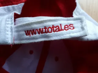 Gorra roja TOTAL