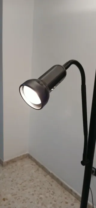 Lámpara de pie negra metal y cristal