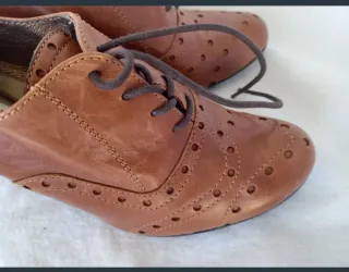 Zapatos de tacón marrones