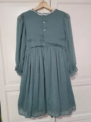 Vestido verde con lunares y volantes