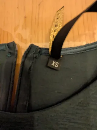 Vestito Imperial verde con pizzo nero