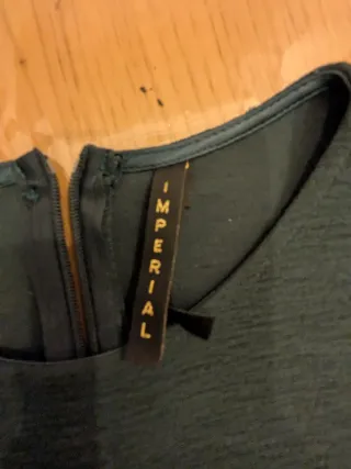 Vestito Imperial verde con pizzo nero