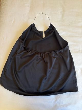 Blusa negra con cuello aro