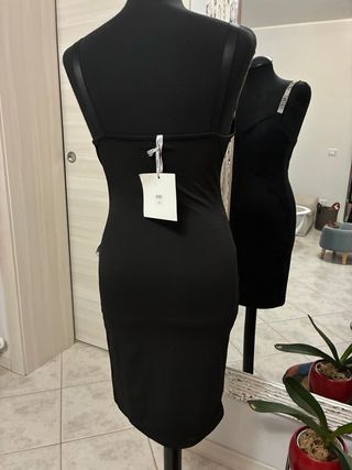 Abito pizzo e spalline strass