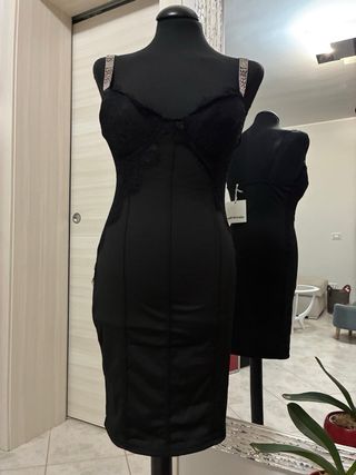 Abito pizzo e spalline strass