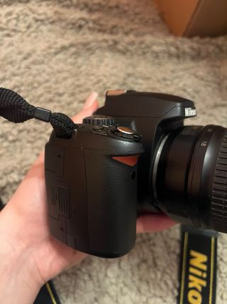 Nikon D40 + Obiettivo nikon 18-55mm + accessori