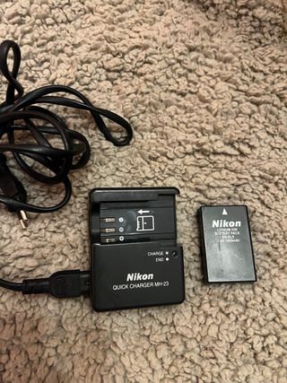 Nikon D40 + Obiettivo nikon 18-55mm + accessori