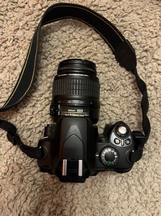 Nikon D40 + Obiettivo nikon 18-55mm + accessori