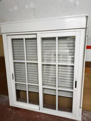 Ventana corredera aluminio blanca. 117x137 cm