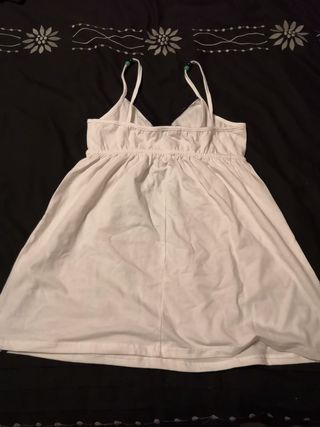 Camisón blanco con flores rosas