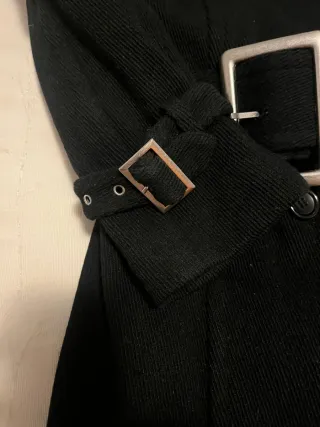 Abrigo negro mujer con cinturón