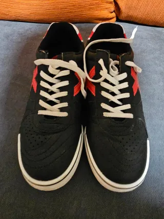 Zapatillas deportivas niño negras y rojas