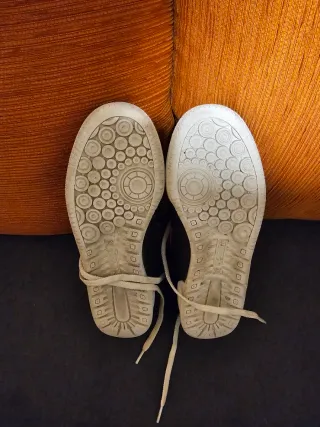 Zapatillas deportivas niño negras y rojas