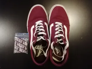 Zapatillas Vans rojas y blancas