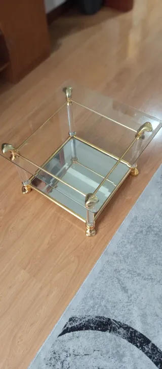 Mesa de centro cristal y metal dorado