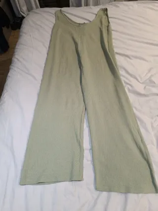 Mono verde de canalé